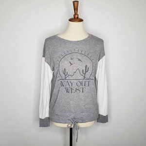 Zoe + Liv NWOT  Gray "Way Out West" Graphic Top Long Sleeve Size Medium